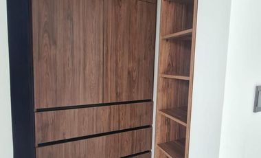 Venta de Casa Moderna con Piscina, Sector Samborondón, Ecuador