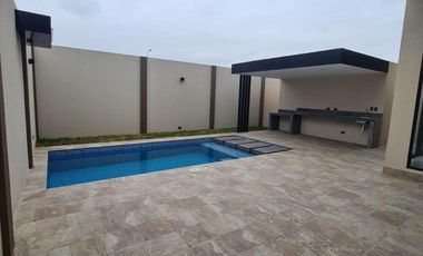 Venta de Casa Moderna con Piscina, Sector Samborondón, Ecuador