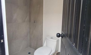 Venta de Casa Moderna con Piscina, Sector Samborondón, Ecuador