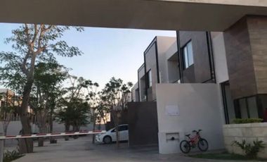 TOWN HOUSE EN RENTA EN SANTA GERTRUDIS COPO