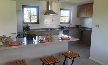 Arriendo linda Casa 3D 3B, Lo Campino en Condominio privado. Disponible a partir de Mayo 2026.