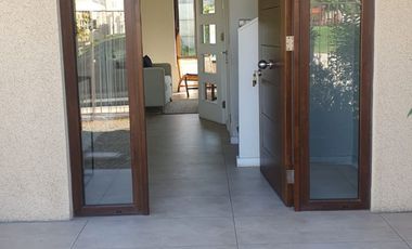 Arriendo linda Casa 3D 3B, Lo Campino en Condominio privado. Disponible a partir de Mayo 2026.