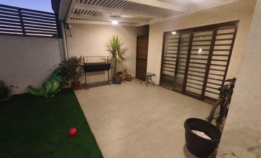 Arriendo linda Casa 3D 3B, Lo Campino en Condominio privado. Disponible a partir de Mayo 2026.