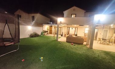 Arriendo linda Casa 3D 3B, Lo Campino en Condominio privado. Disponible a partir de Mayo 2026.