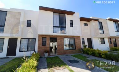 SE VENDE Casa 🏡, Equipada, buena orientación con respecto al sol🌞 en Cto Apeninos, Fracc. La Reserva Celaya,Gto.