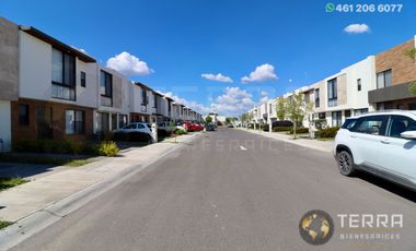 SE VENDE Casa 🏡, Equipada, buena orientación con respecto al sol🌞 en Cto Apeninos, Fracc. La Reserva Celaya,Gto.