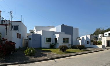 CASA EN RENTA CALLE RIO PAPALOAPAN, JARDINES DE TUXPAN VER