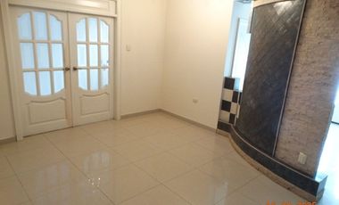 Casa de venta en exclusiva Urbanización portoviejo