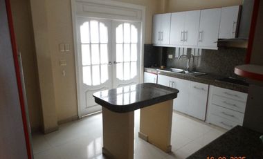 Casa de venta en exclusiva Urbanización portoviejo