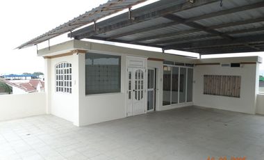 Casa de venta en exclusiva Urbanización portoviejo