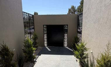 HERMOSA CASA NUEVA DE UN PISO EN UBICACION PRIVILEGIADA