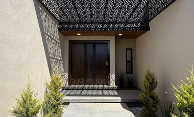 HERMOSA CASA NUEVA DE UN PISO EN UBICACION PRIVILEGIADA