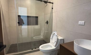 HERMOSA CASA NUEVA DE UN PISO EN UBICACION PRIVILEGIADA