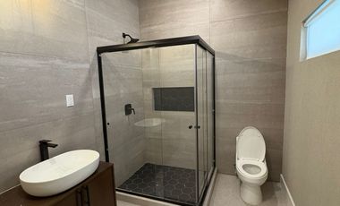 HERMOSA CASA NUEVA DE UN PISO EN UBICACION PRIVILEGIADA