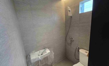 Rumah Dijual 3 Lantai Park Serpong Tipe GoldTops Beverly FREE PPN 100% Angsuran 4.5 Juta