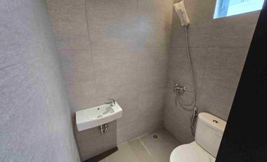 Rumah Dijual 3 Lantai Park Serpong Tipe GoldTops Beverly FREE PPN 100% Angsuran 4.5 Juta