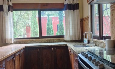 Rento casa en Tepoztlán Morelos , en zona boscosa