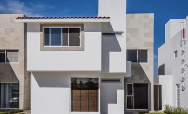 LV19915 B1 CASA EN VENTA RECUPERACION BANCARIA Cto. Marbella 209, 38037 Celaya, Gto., México.