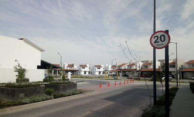 LV19915 B1 CASA EN VENTA RECUPERACION BANCARIA Cto. Marbella 209, 38037 Celaya, Gto., México.