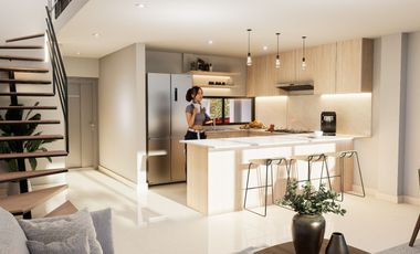 CASA #4 - 105m2, 2 PISOS Excelente Urbanización, Frente al Colegio La Salle.