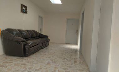 UBICADISIMO CENTRICO AV UNIV. AMUEBLADO COCINETA BAÑO PARA 1 o 2 PERSONAS SERV. INCLUIDOS