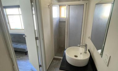 UBICADISIMO CENTRICO AV UNIV. AMUEBLADO COCINETA BAÑO PARA 1 o 2 PERSONAS SERV. INCLUIDOS
