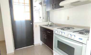 CASA EN RENTA ATRAS DE BOSQUES DE ICA-ZINACANTEPEC