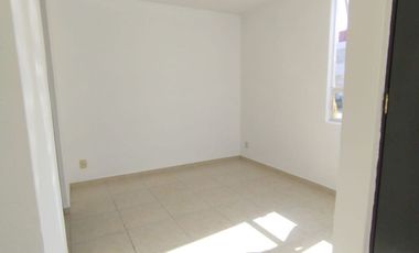 CASA EN RENTA ATRAS DE BOSQUES DE ICA-ZINACANTEPEC