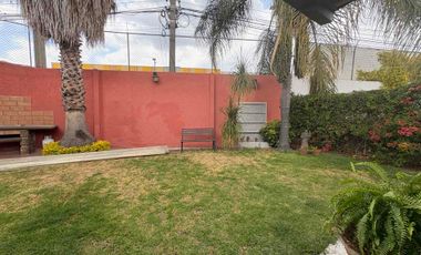 Casa en renta de una planta con 2 recamaras, atrás de Centro Comercial Explanada