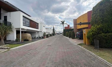 Casa en renta de una planta con 2 recamaras, atrás de Centro Comercial Explanada