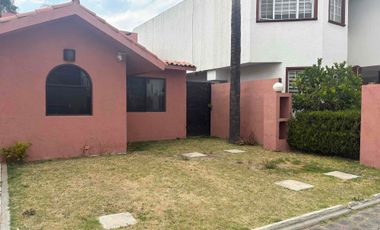 Casa en renta de una planta con 2 recamaras, atrás de Centro Comercial Explanada