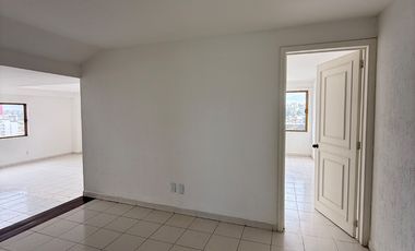 Departamento de 3 recámaras en renta sobre Blvd Campestre