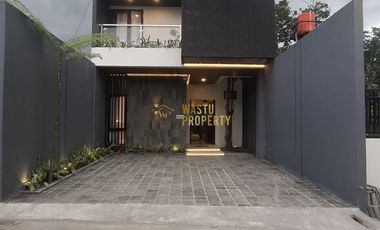 RUMAH MEWAH, FULL FURNISHED, 5 KM DARI KAMPUS UII KALIURANG