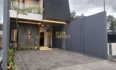 RUMAH MEWAH, FULL FURNISHED, 5 KM DARI KAMPUS UII KALIURANG