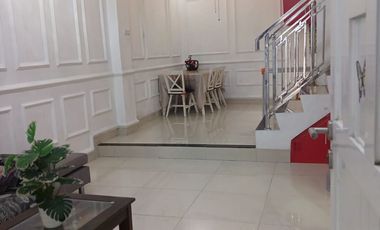 Disewakan Rumah Semi Furnished Hoek 2 lantai Kaisar Mansion Pasar Baru Tangerang