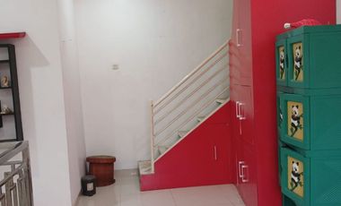 Disewakan Rumah Semi Furnished Hoek 2 lantai Kaisar Mansion Pasar Baru Tangerang