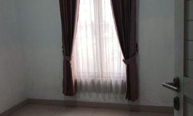 Disewakan Rumah Semi Furnished Hoek 2 lantai Kaisar Mansion Pasar Baru Tangerang