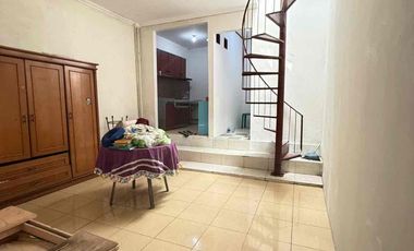 Disewakan rumah puri beta 2 lantai siap huni deket busway puri beta 1