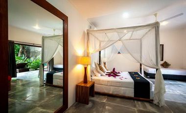 Luxurious 5-Bedroom Villa with Magnificent Pool in Seminyak