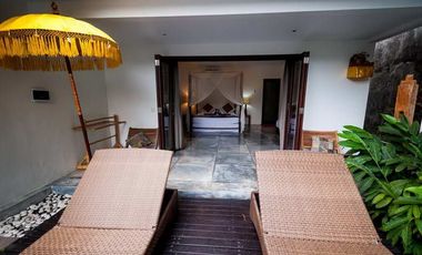 Luxurious 5-Bedroom Villa with Magnificent Pool in Seminyak