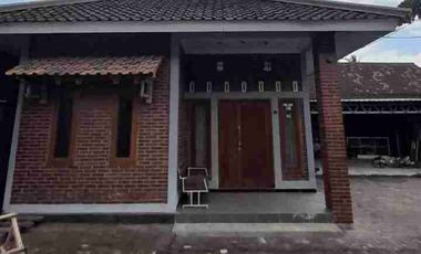 Homestay kecil, sisa tanah masih luas di jl Palagan km 14, suasana sejuk, akses jl aspal mobil papasan dkt ke UII, RS PURI HUSADA