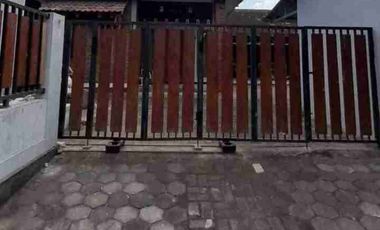 Homestay kecil, sisa tanah masih luas di jl Palagan km 14, suasana sejuk, akses jl aspal mobil papasan dkt ke UII, RS PURI HUSADA