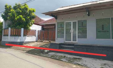 Homestay kecil, sisa tanah masih luas di jl Palagan km 14, suasana sejuk, akses jl aspal mobil papasan dkt ke UII, RS PURI HUSADA