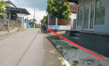 Homestay kecil, sisa tanah masih luas di jl Palagan km 14, suasana sejuk, akses jl aspal mobil papasan dkt ke UII, RS PURI HUSADA