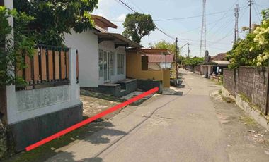 Homestay kecil, sisa tanah masih luas di jl Palagan km 14, suasana sejuk, akses jl aspal mobil papasan dkt ke UII, RS PURI HUSADA