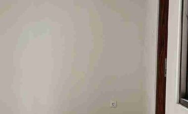Sewa Rumah 2 Lantai di Pejaten 4 Kamar Tidur Unfurnished