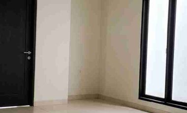 Sewa Rumah 2 Lantai di Pejaten 4 Kamar Tidur Unfurnished