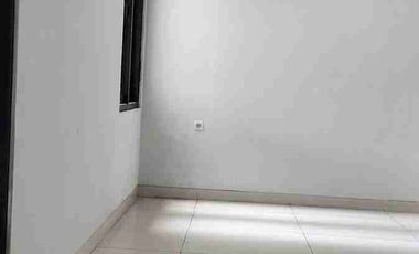 Sewa Rumah 2 Lantai di Pejaten 4 Kamar Tidur Unfurnished