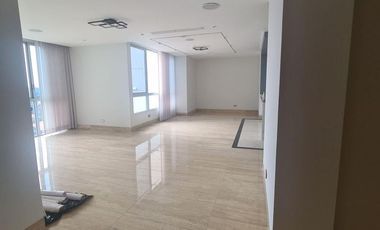 Venta de Departamento de 2 Dormitorios, Sector Tenis Plaza Samborondón, Ecuador