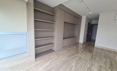 Venta de Departamento de 2 Dormitorios, Sector Tenis Plaza Samborondón, Ecuador